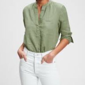 GAP Green Blouse with Fitted Style and Mandarin Collar